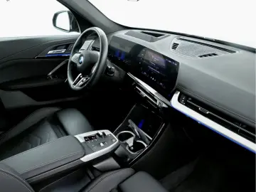 BMW X1 sDrive 20i M Sport Pano HeadUp 360 Kam eSitze