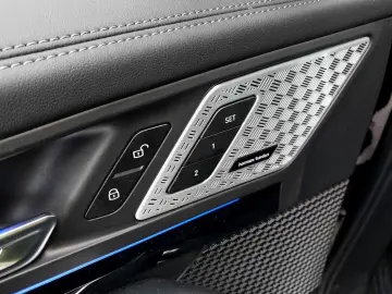 BMW X1 sDrive 20i M Sport Pano HeadUp 360 Kam eSitze