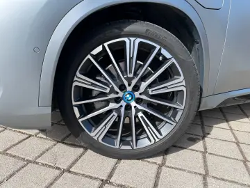 BMW X1 30e xDr M Sport ACC HUD PANO HARMAN AHK VOLL