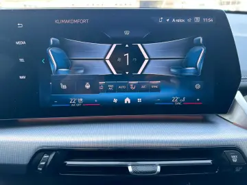 BMW X1 30e xDr M Sport ACC HUD PANO HARMAN AHK VOLL