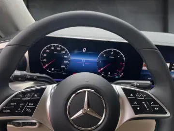 MERCEDES-BENZ V 300 d 4M EXCLUSIVE Lang StHz Pano Augmented