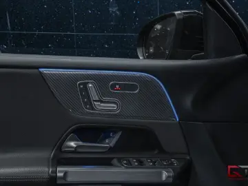 MERCEDES-BENZ GLB 35 AMG 4M Pano 21  Carbon-optics