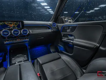 MERCEDES-BENZ GLB 35 AMG 4M Pano 21  Carbon-optics