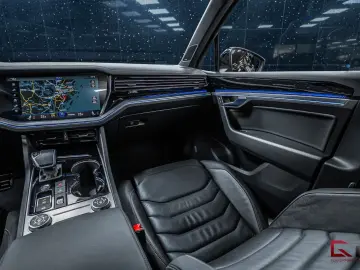 VW Touareg 3.0 V6 TDI 4M R-Line Innovation 21  Pano