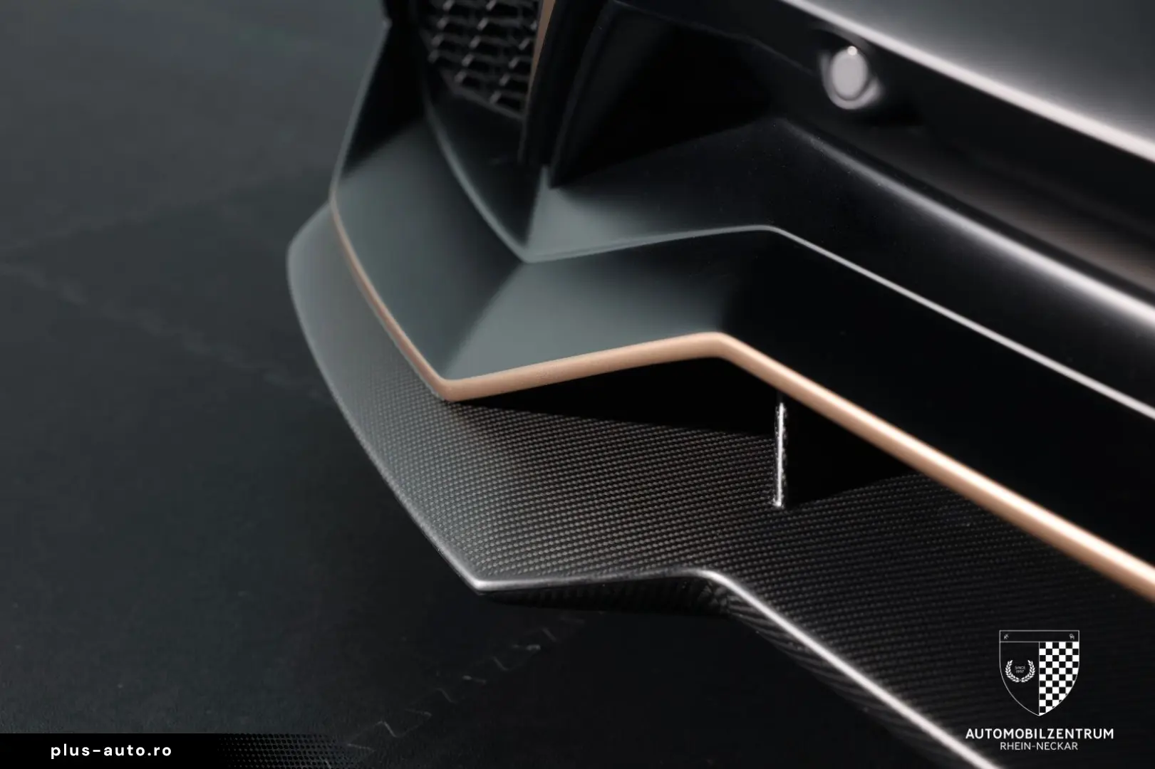 LAMBORGHINI Aventador Ultimae Roadster 1 of 250 FullCarbon