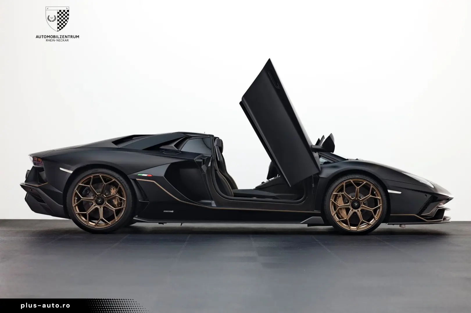 LAMBORGHINI Aventador Ultimae Roadster 1 of 250 FullCarbon