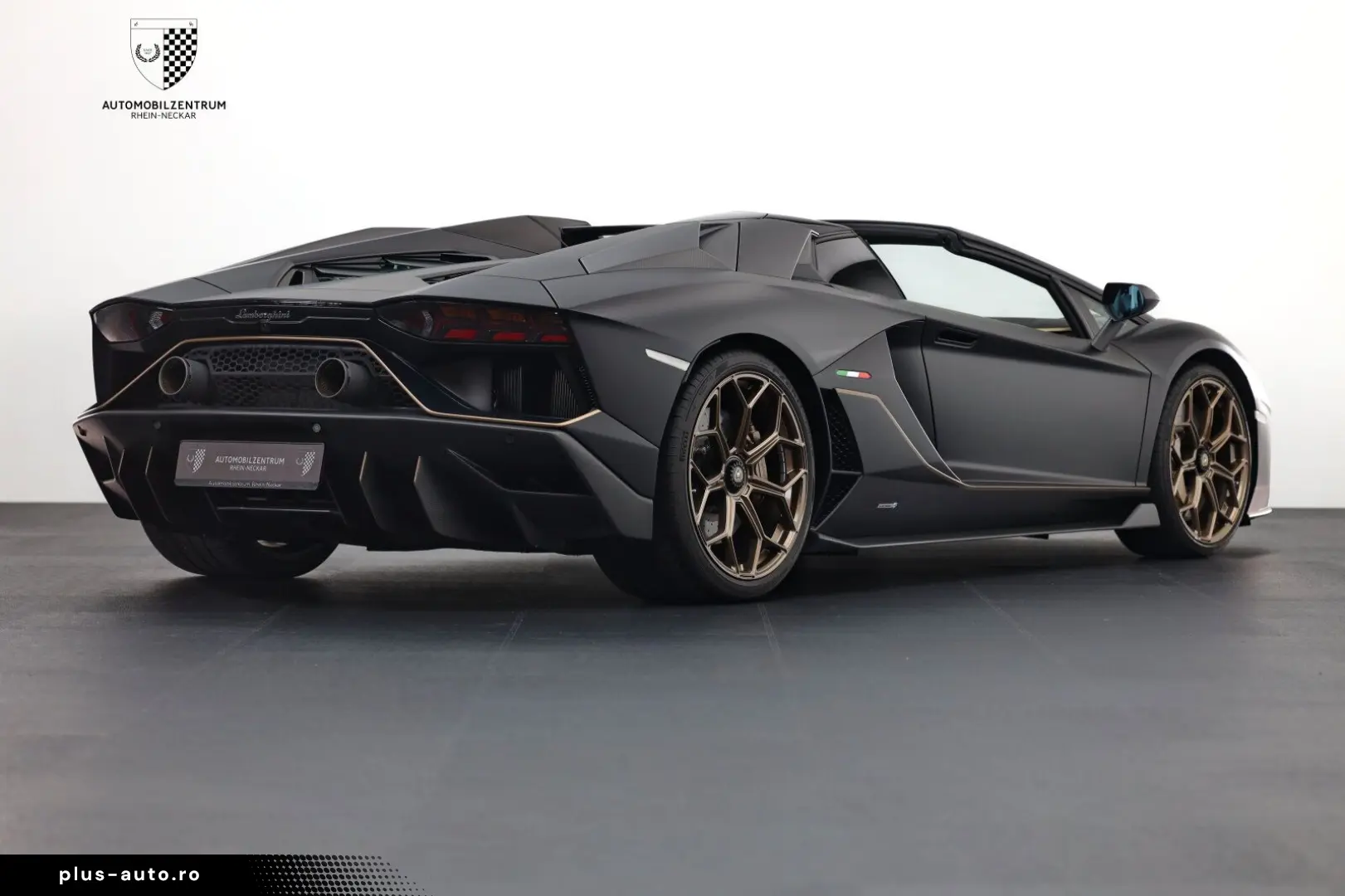 LAMBORGHINI Aventador Ultimae Roadster 1 of 250 FullCarbon