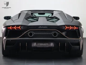 LAMBORGHINI Aventador Ultimae Roadster 1 of 250 FullCarbon