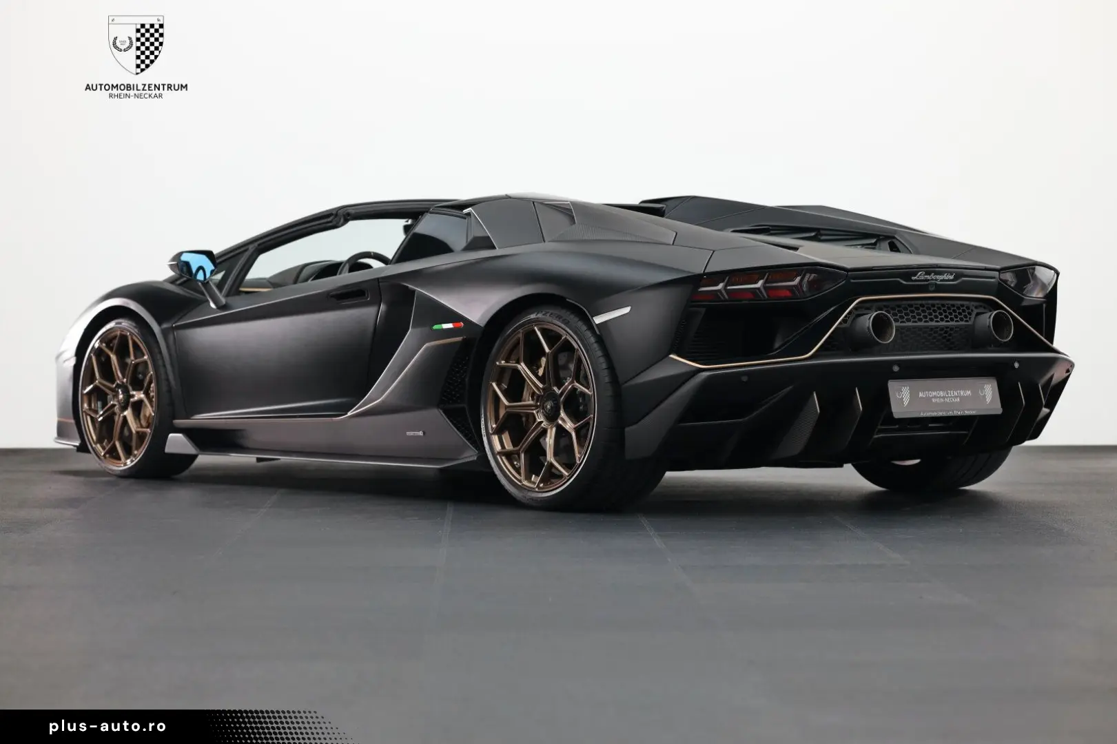 LAMBORGHINI Aventador Ultimae Roadster 1 of 250 FullCarbon