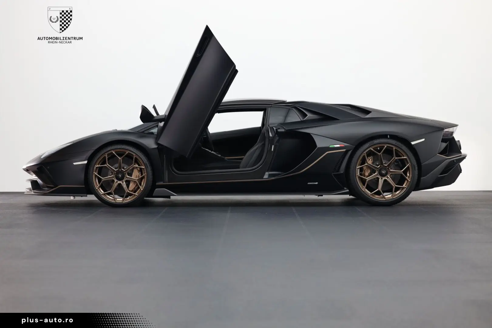 LAMBORGHINI Aventador Ultimae Roadster 1 of 250 FullCarbon