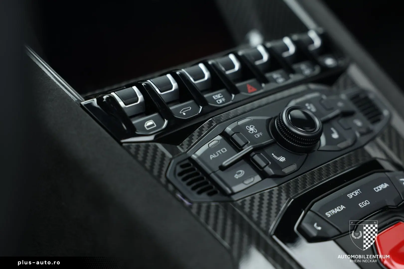 LAMBORGHINI Aventador Ultimae Roadster 1 of 250 FullCarbon