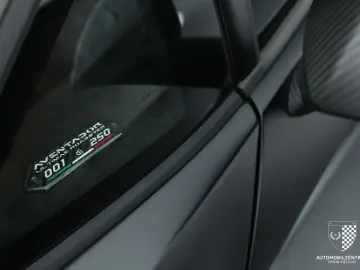 LAMBORGHINI Aventador Ultimae Roadster 1 of 250 FullCarbon
