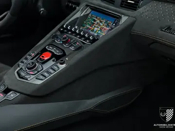 LAMBORGHINI Aventador Ultimae Roadster 1 of 250 FullCarbon