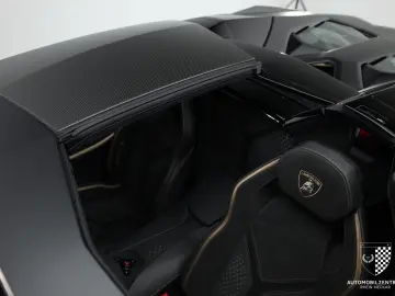 LAMBORGHINI Aventador Ultimae Roadster 1 of 250 FullCarbon