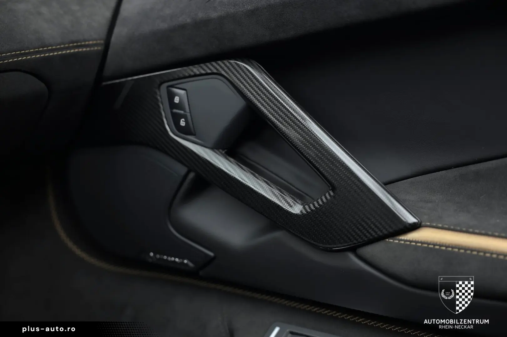 LAMBORGHINI Aventador Ultimae Roadster 1 of 250 FullCarbon