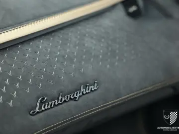 LAMBORGHINI Aventador Ultimae Roadster 1 of 250 FullCarbon