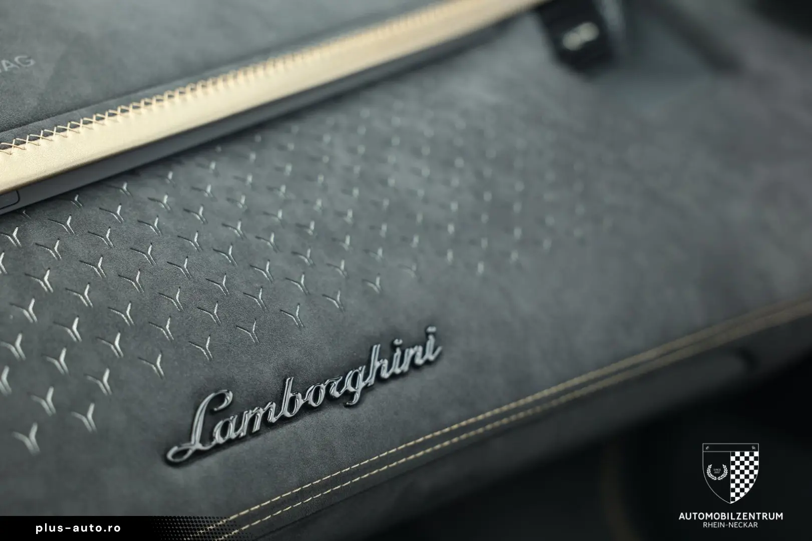 LAMBORGHINI Aventador Ultimae Roadster 1 of 250 FullCarbon