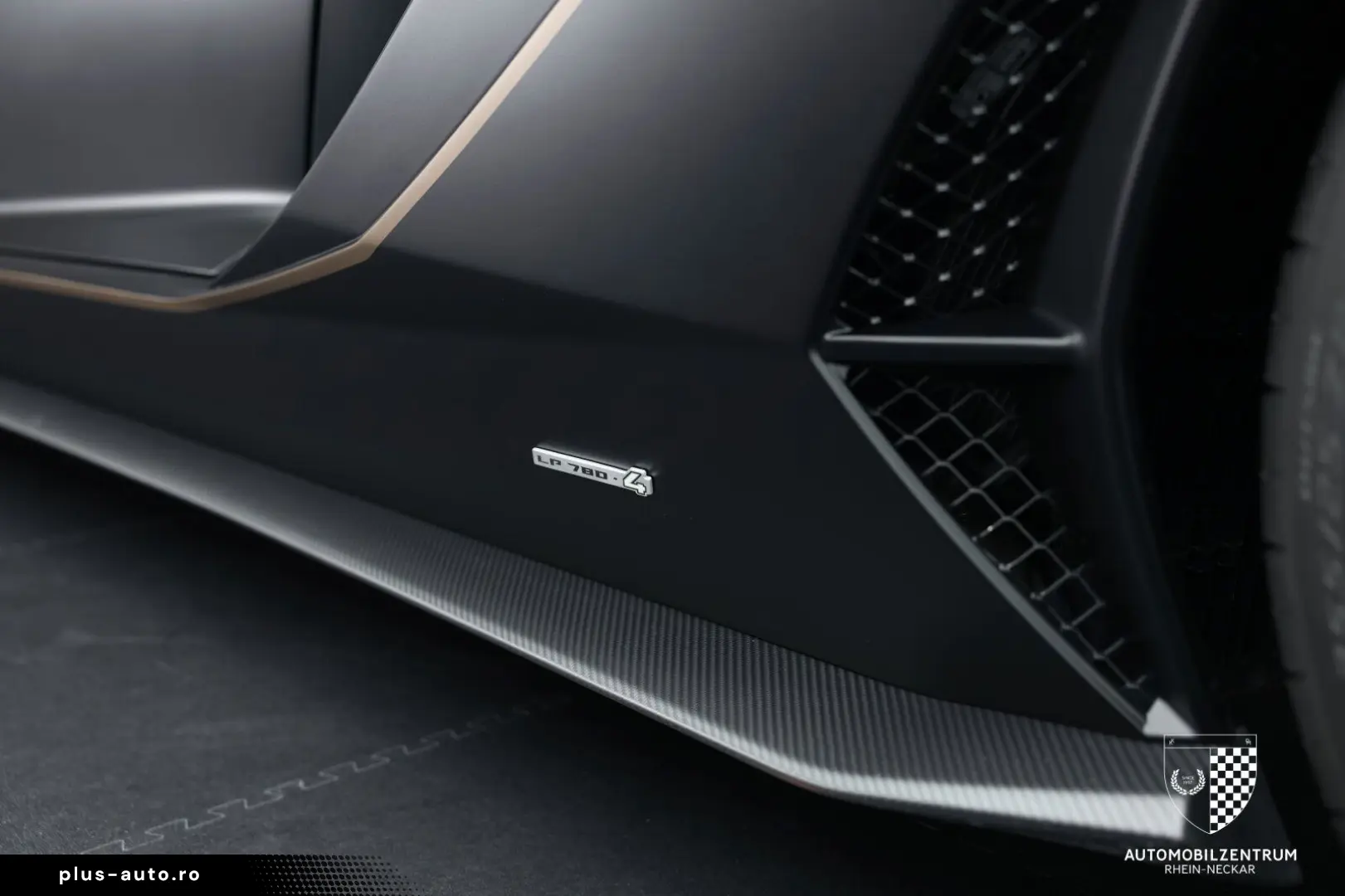 LAMBORGHINI Aventador Ultimae Roadster 1 of 250 FullCarbon