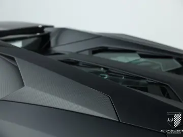 LAMBORGHINI Aventador Ultimae Roadster 1 of 250 FullCarbon