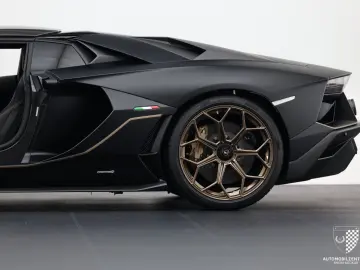 LAMBORGHINI Aventador Ultimae Roadster 1 of 250 FullCarbon