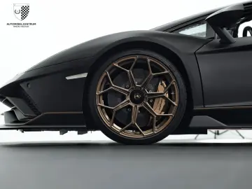 LAMBORGHINI Aventador Ultimae Roadster 1 of 250 FullCarbon