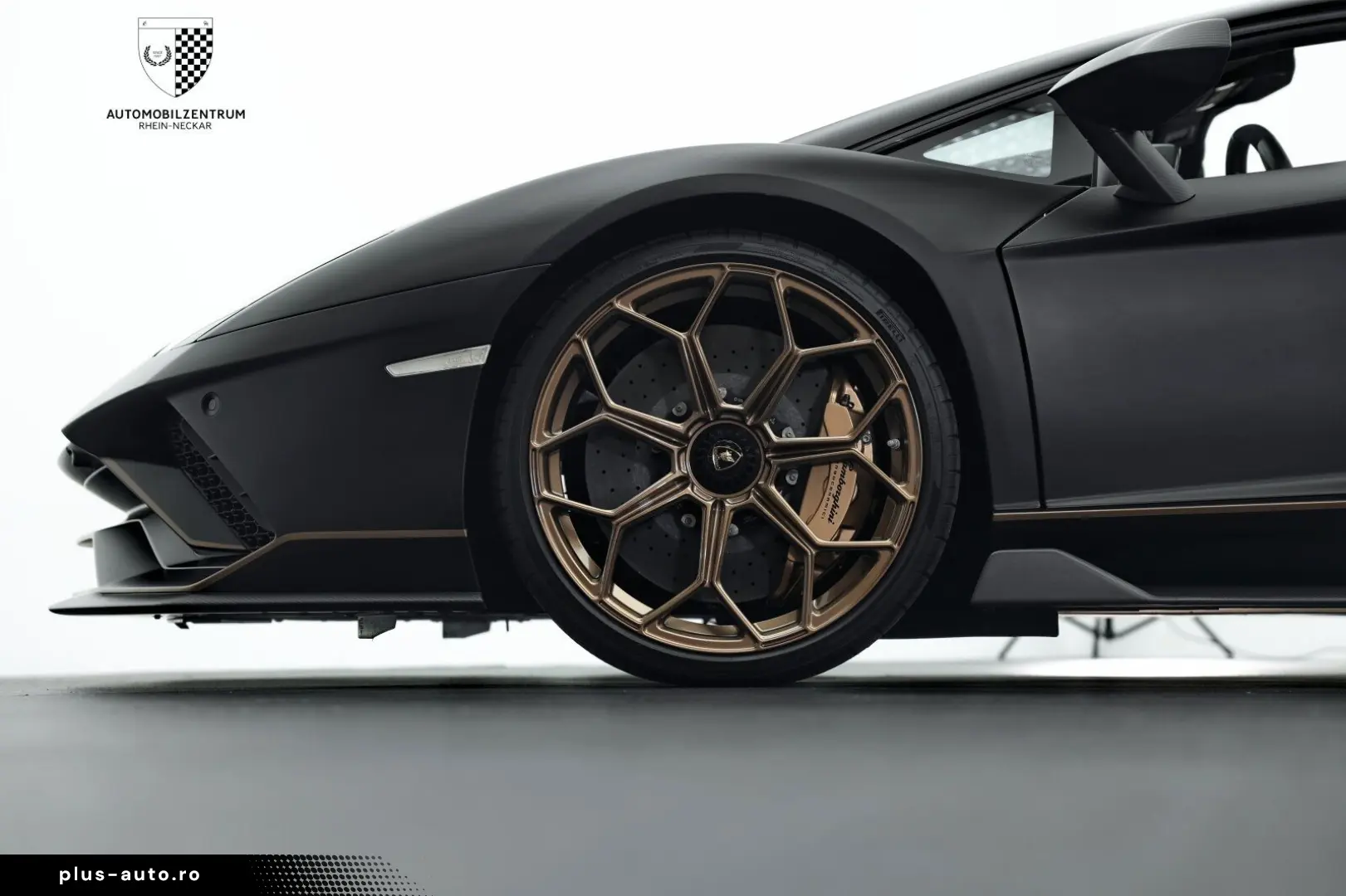 LAMBORGHINI Aventador Ultimae Roadster 1 of 250 FullCarbon