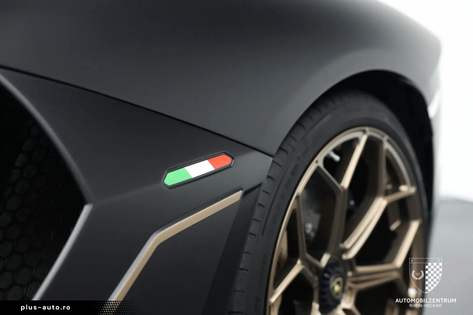 LAMBORGHINI Aventador Ultimae Roadster 1 of 250 FullCarbon