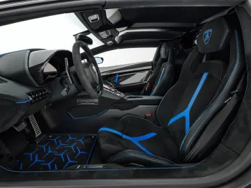 LAMBORGHINI Aventador SVJ Roadster