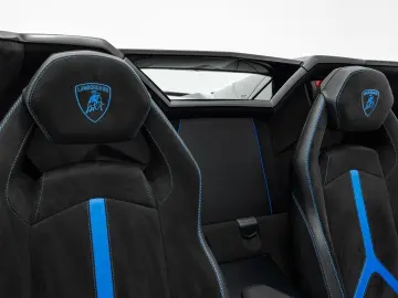 LAMBORGHINI Aventador SVJ Roadster