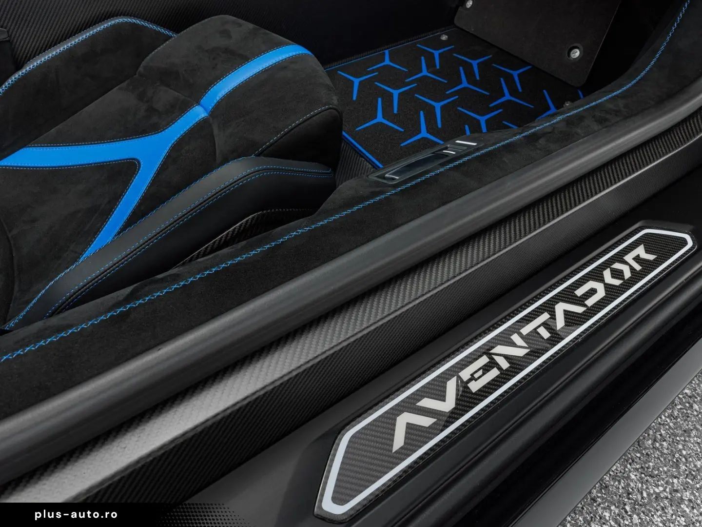 LAMBORGHINI Aventador SVJ Roadster