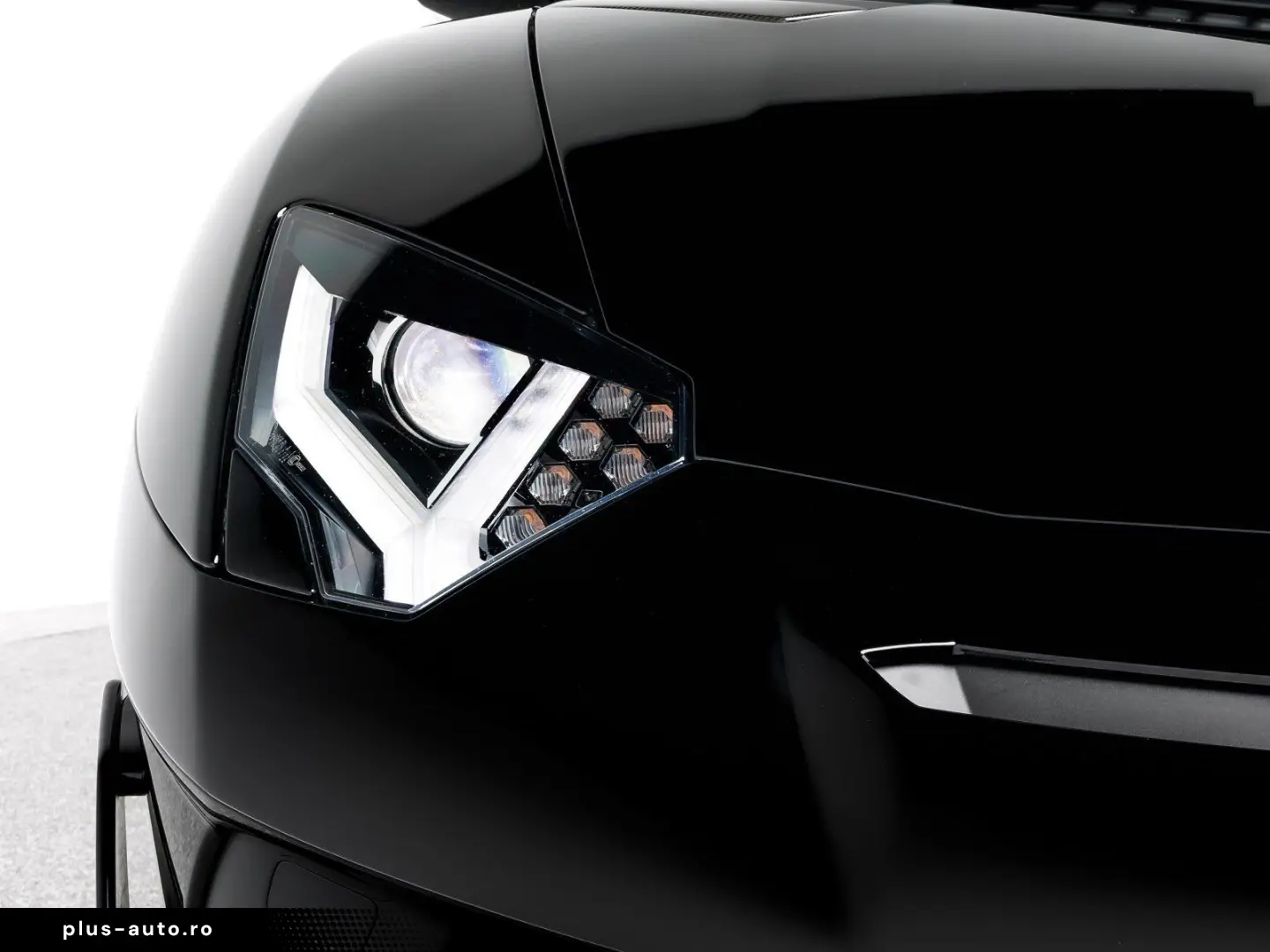 LAMBORGHINI Aventador SVJ Roadster