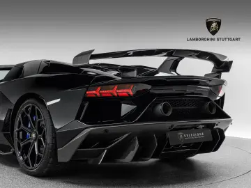 LAMBORGHINI Aventador SVJ Roadster