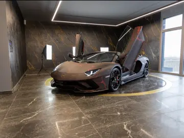 LAMBORGHINI ULTIMAE ROADSTAR   Lifting