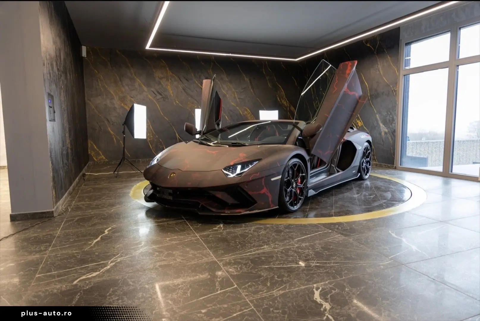 LAMBORGHINI ULTIMAE ROADSTAR   Lifting