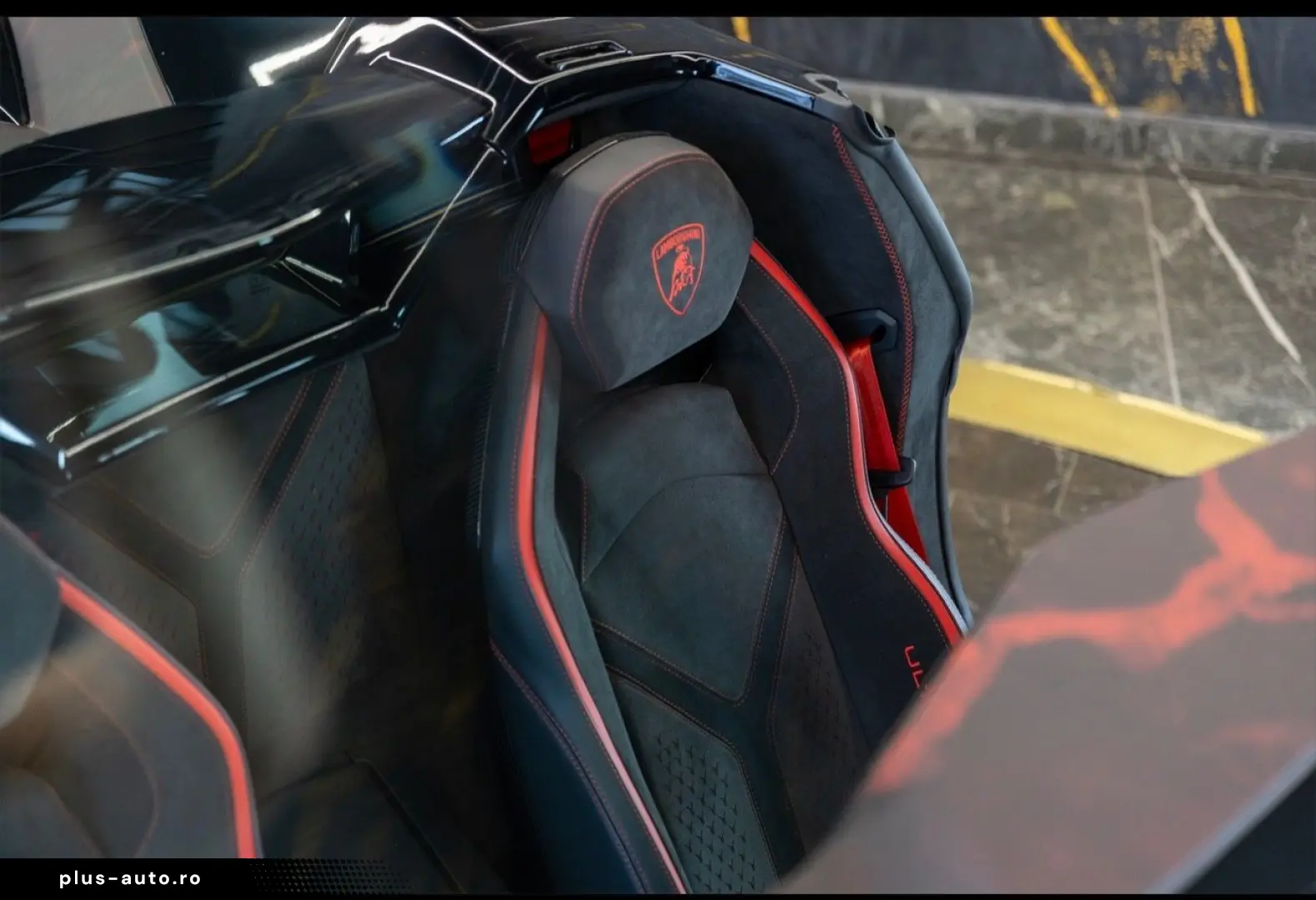 LAMBORGHINI ULTIMAE ROADSTAR   Lifting