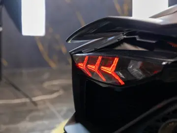 LAMBORGHINI ULTIMAE ROADSTAR   Lifting