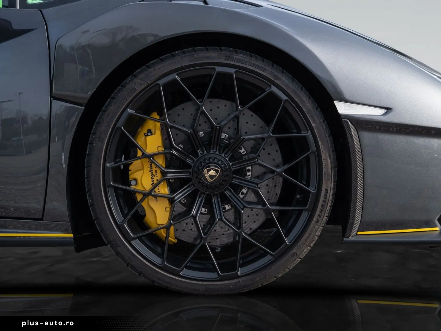 LAMBORGHINI Huracán STO   Full Exterior Carbon Pack   Lift