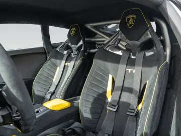 LAMBORGHINI Huracán STO   Full Exterior Carbon Pack   Lift