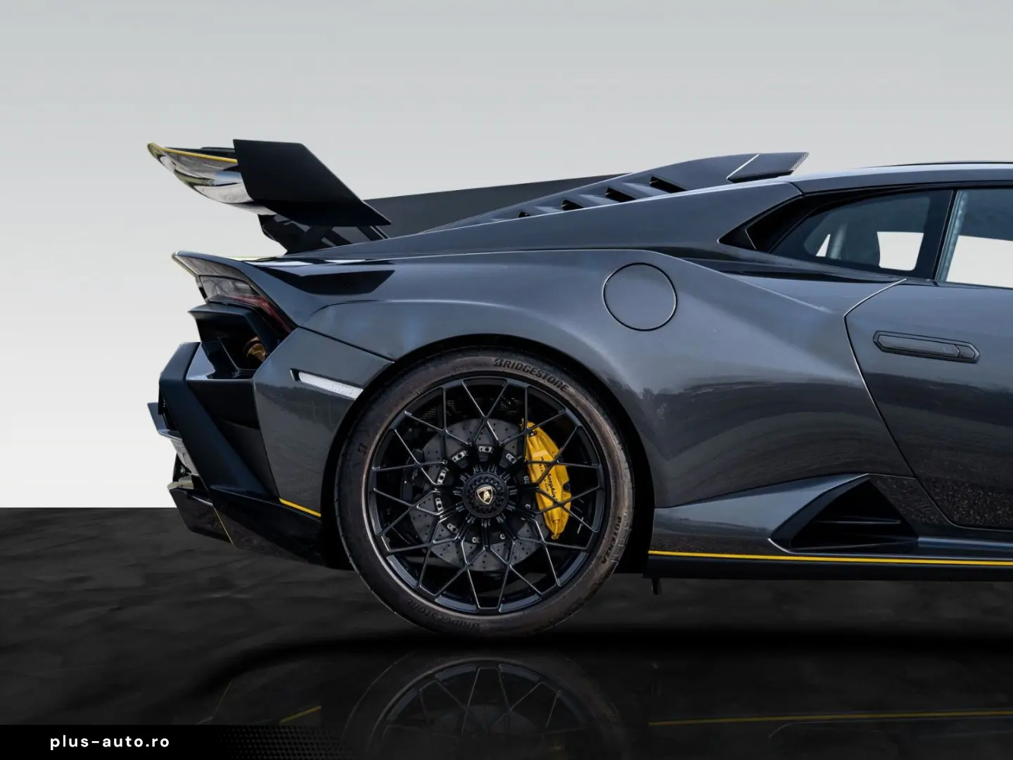 LAMBORGHINI Huracán STO   Full Exterior Carbon Pack   Lift