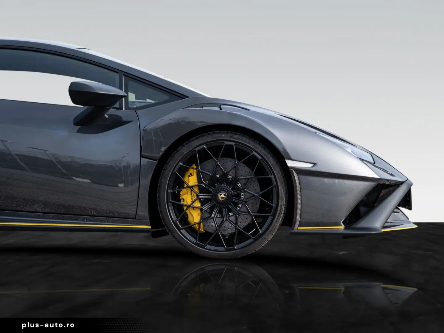 LAMBORGHINI Huracán STO   Full Exterior Carbon Pack   Lift