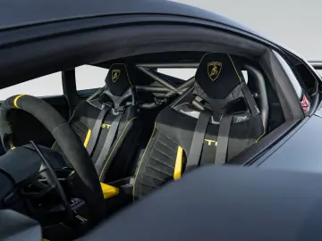 LAMBORGHINI Huracán STO   Full Exterior Carbon Pack   Lift