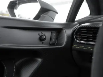 LAMBORGHINI Huracán STO   Full Exterior Carbon Pack   Lift