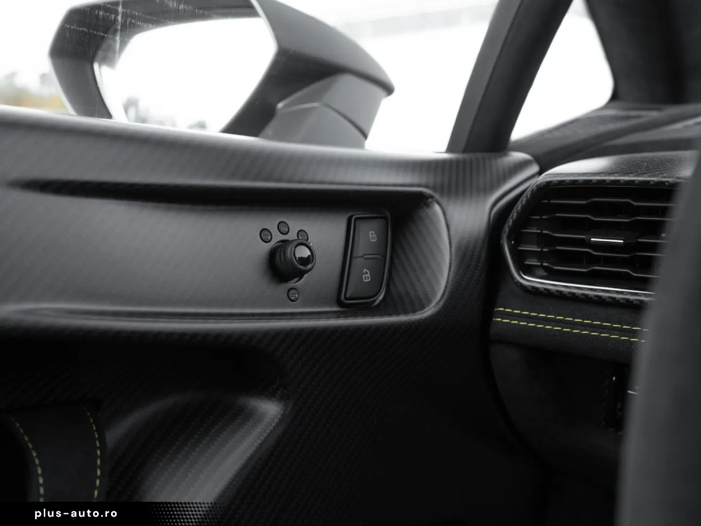 LAMBORGHINI Huracán STO   Full Exterior Carbon Pack   Lift