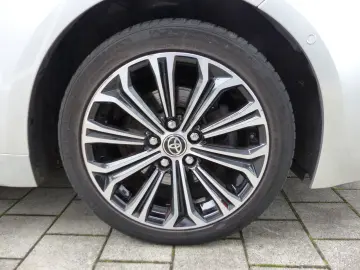 TOYOTA Corolla TS 2.0Hybrid TeamD Kamera Navi Totwinkel