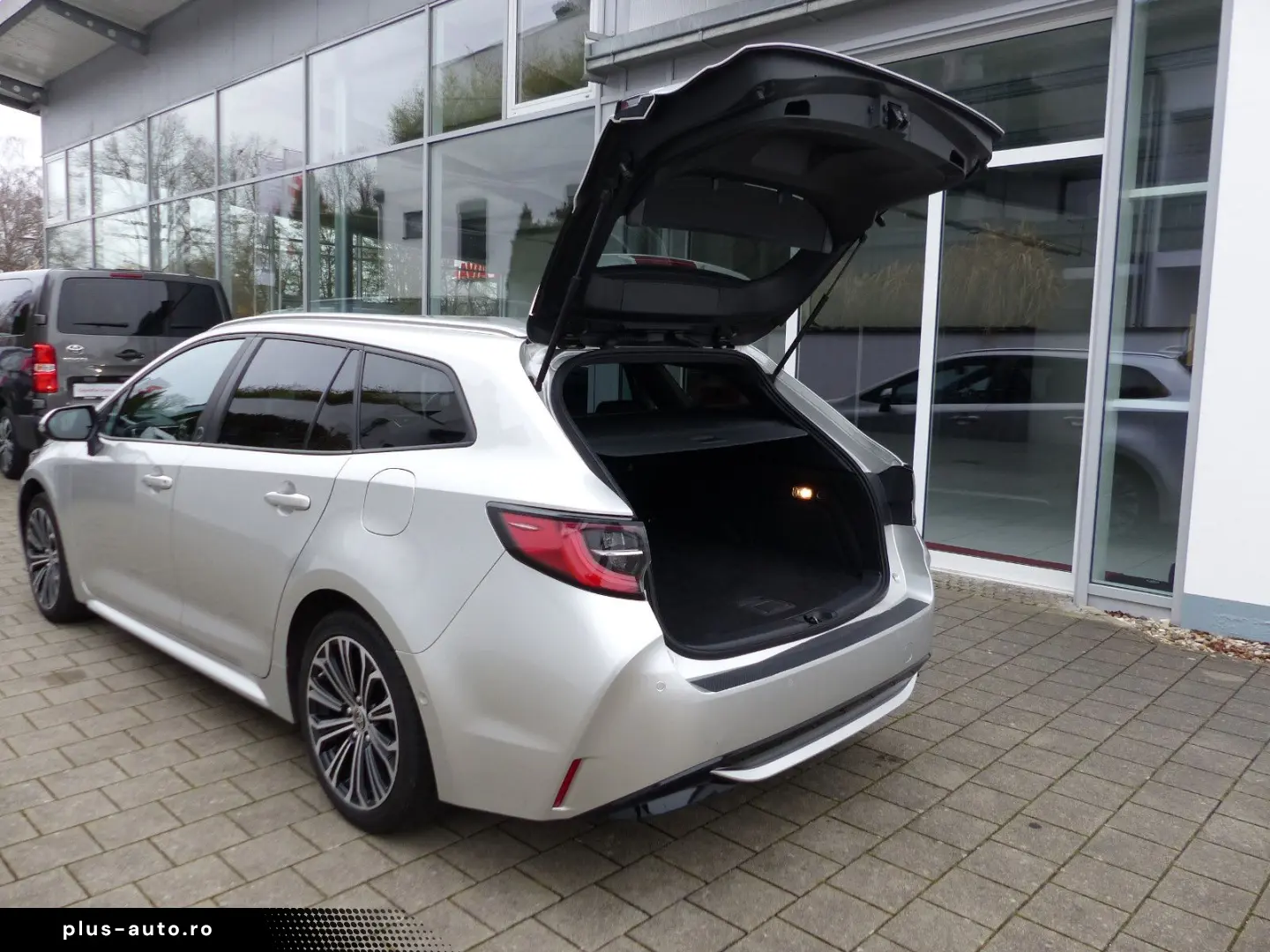 TOYOTA Corolla TS 2.0Hybrid TeamD Kamera Navi Totwinkel