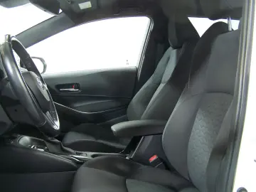 TOYOTA Corolla Touring Sports 1.8 VVT-i HEV Team D NAV