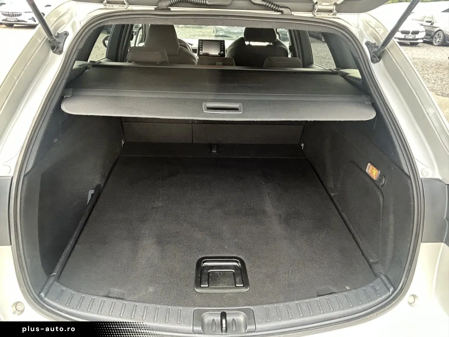 TOYOTA Corolla 2.0 Hybrid Team D  KEYLESS FAHRASS-PAKET