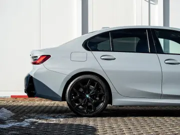 BMW 320i xDrive Limousine M Sport ACC GSD LRH SGlas