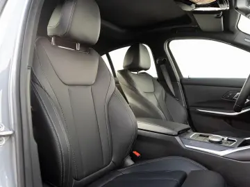 BMW 320i xDrive Limousine M Sport ACC GSD LRH SGlas