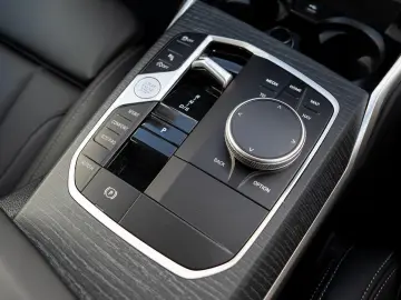 BMW 320i xDrive Limousine M Sport ACC GSD LRH SGlas